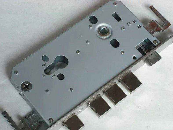 双鸭山市24小时上门开锁公司